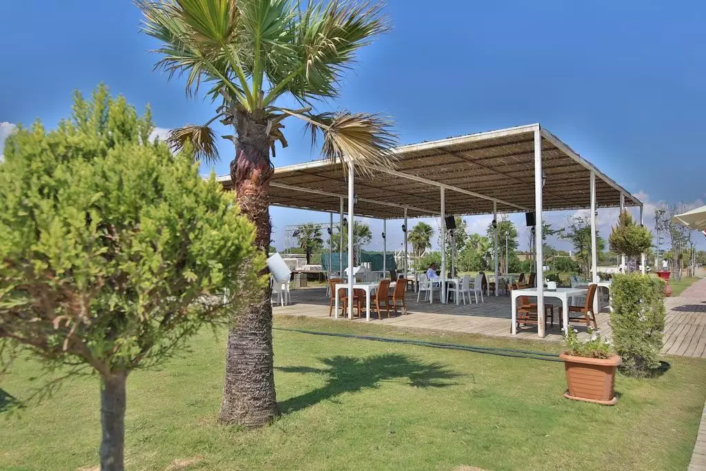 لارن فمیلی آنتالیا